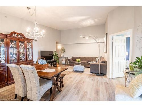 410-2085 Appleby Line, Burlington, ON - Indoor Photo Showing Dining Room