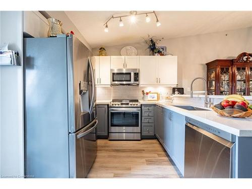 410-2085 Appleby Line, Burlington, ON - Indoor Photo Showing Kitchen With Upgraded Kitchen