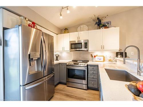 410-2085 Appleby Line, Burlington, ON - Indoor Photo Showing Kitchen