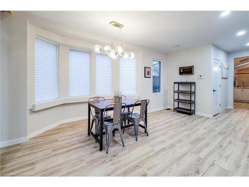 5759 Robinson Street, Niagara Falls, ON - Indoor Photo Showing Dining Room