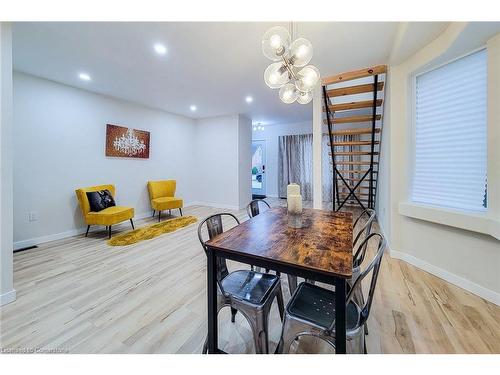 5759 Robinson Street, Niagara Falls, ON - Indoor Photo Showing Dining Room