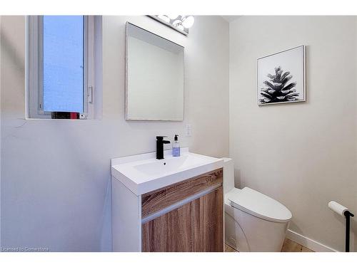 5759 Robinson Street, Niagara Falls, ON - Indoor Photo Showing Bathroom