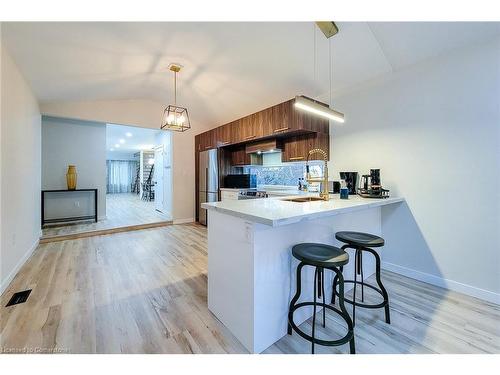 5759 Robinson Street, Niagara Falls, ON - Indoor Photo Showing Kitchen