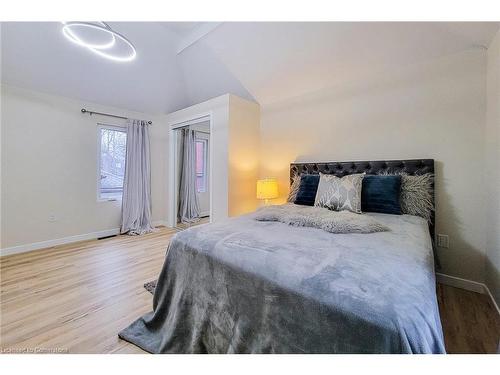 5759 Robinson Street, Niagara Falls, ON - Indoor Photo Showing Bedroom