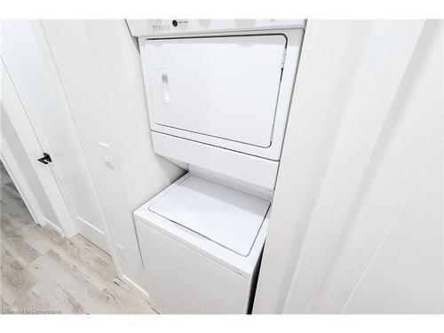 5759 Robinson Street, Niagara Falls, ON - Indoor Photo Showing Laundry Room