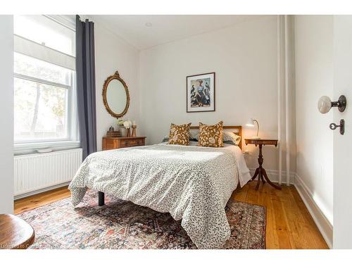 1083 Colborne Street E, Brantford, ON - Indoor Photo Showing Bedroom