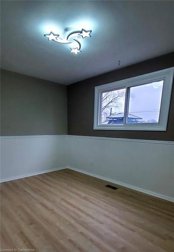 1328 Bunnell Drive, Burlington, ON - Indoor Photo Showing Other Room