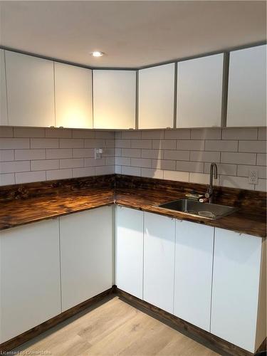 1328 Bunnell Drive, Burlington, ON - Indoor Photo Showing Kitchen