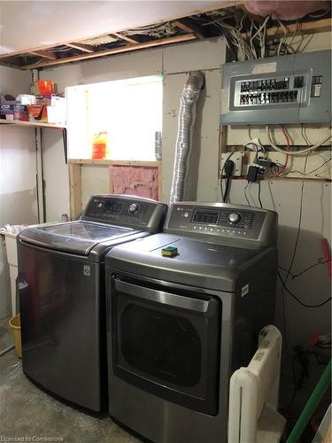 1328 Bunnell Drive, Burlington, ON - Indoor Photo Showing Laundry Room