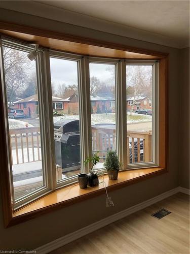 1328 Bunnell Drive, Burlington, ON - Indoor Photo Showing Other Room