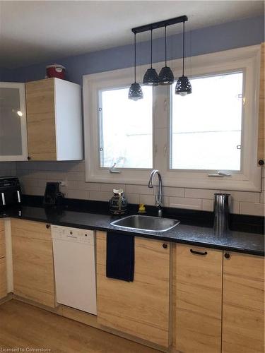 1328 Bunnell Drive, Burlington, ON - Indoor Photo Showing Kitchen