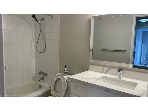 1207 Potters Wheel Crescent, Oakville, ON - Indoor Photo Showing Bathroom