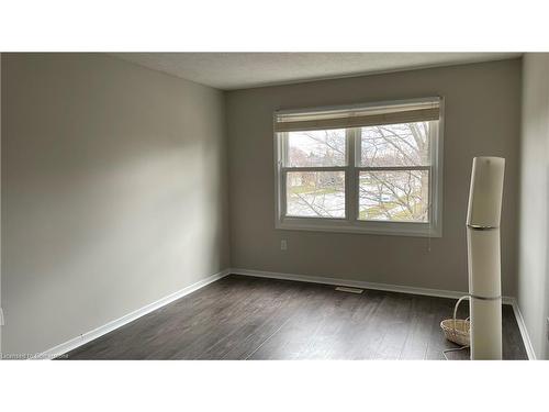 1207 Potters Wheel Crescent, Oakville, ON - Indoor Photo Showing Other Room