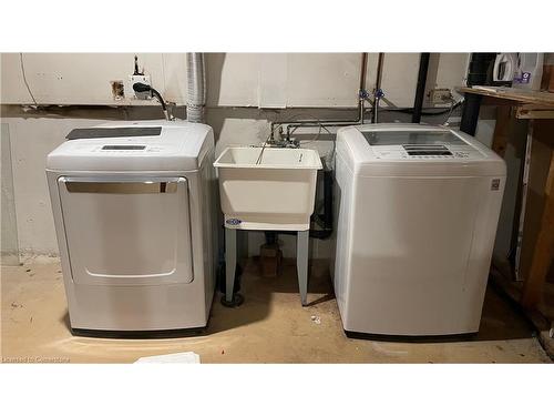 1207 Potters Wheel Crescent, Oakville, ON - Indoor Photo Showing Laundry Room