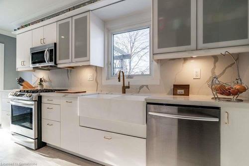 1207 Potters Wheel Crescent, Oakville, ON - Indoor Photo Showing Kitchen