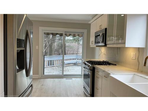 1207 Potters Wheel Crescent, Oakville, ON - Indoor Photo Showing Kitchen