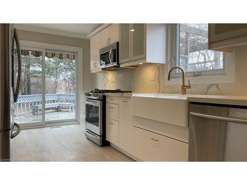 1207 Potters Wheel Crescent, Oakville, ON - Indoor Photo Showing Kitchen