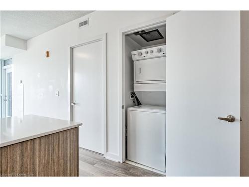 B309-5240 Dundas Street, Burlington, ON - Indoor Photo Showing Laundry Room