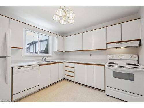 49-2200 Glenwood School Drive, Burlington, ON - Indoor Photo Showing Kitchen With Double Sink