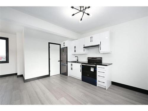 374 Highway 8, Stoney Creek, ON - Indoor Photo Showing Kitchen