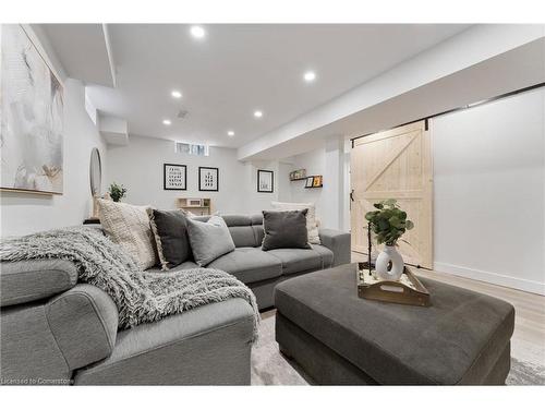 187-1890 Rymal Road E, Hamilton, ON - Indoor Photo Showing Living Room