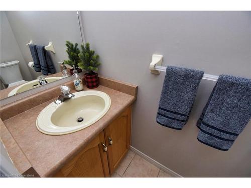 8-18 Cedar Street, Grimsby, ON - Indoor Photo Showing Bathroom