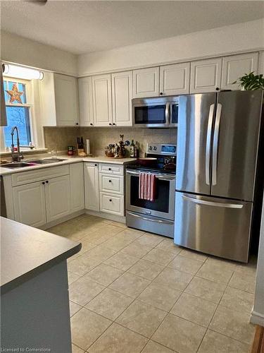 4195 John Street, Beamsville, ON - Indoor Photo Showing Kitchen With Double Sink