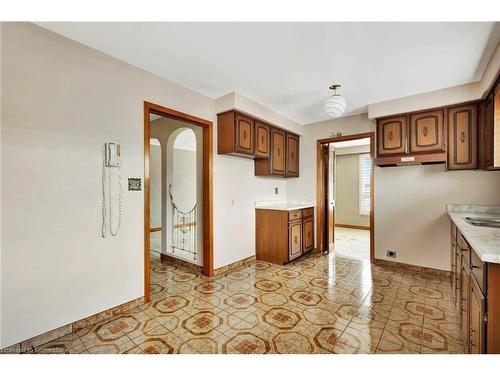 11 Marcella Crescent, Hamilton, ON - Indoor Photo Showing Kitchen