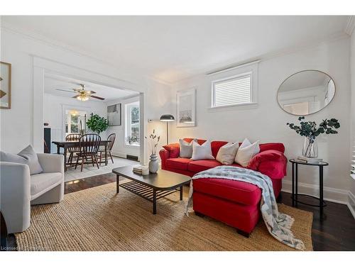 5816 Summer Street, Niagara Falls, ON - Indoor Photo Showing Living Room