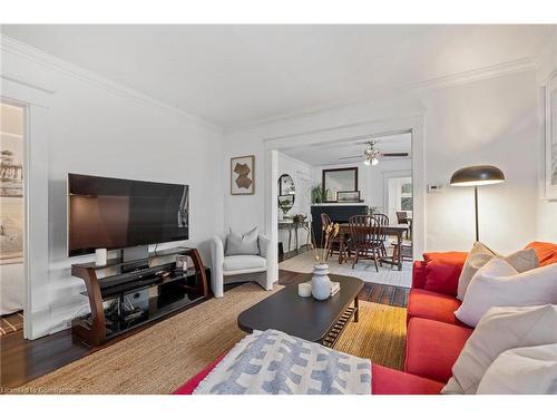 5816 Summer Street, Niagara Falls, ON - Indoor Photo Showing Living Room