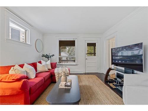 5816 Summer Street, Niagara Falls, ON - Indoor Photo Showing Living Room