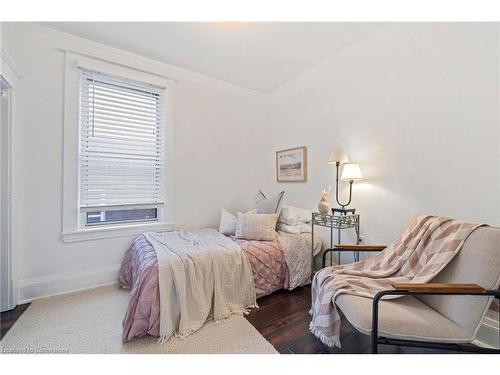 5816 Summer Street, Niagara Falls, ON - Indoor Photo Showing Bedroom