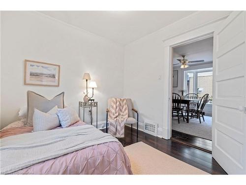 5816 Summer Street, Niagara Falls, ON - Indoor Photo Showing Bedroom