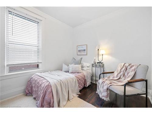 5816 Summer Street, Niagara Falls, ON - Indoor Photo Showing Bedroom