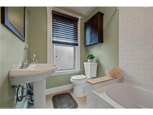 5816 Summer Street, Niagara Falls, ON - Indoor Photo Showing Bathroom