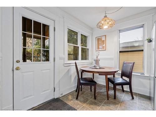 5816 Summer Street, Niagara Falls, ON - Indoor Photo Showing Dining Room