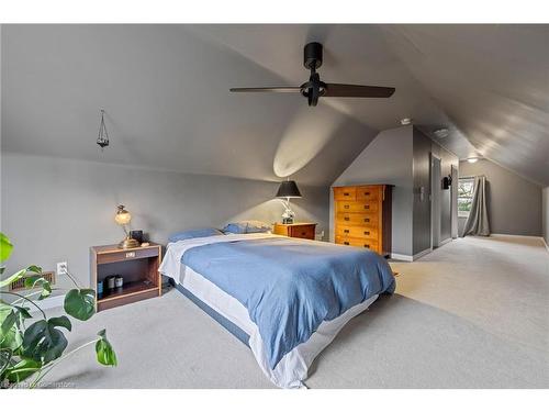 5816 Summer Street, Niagara Falls, ON - Indoor Photo Showing Bedroom