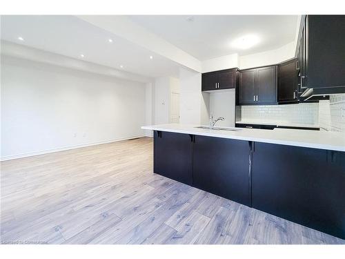 66-305 Garner Road W, Ancaster, ON - Indoor Photo Showing Kitchen