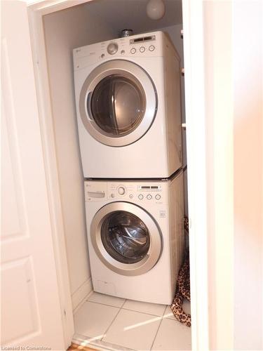 123-710 Spring Gardens Road, Burlington, ON - Indoor Photo Showing Laundry Room