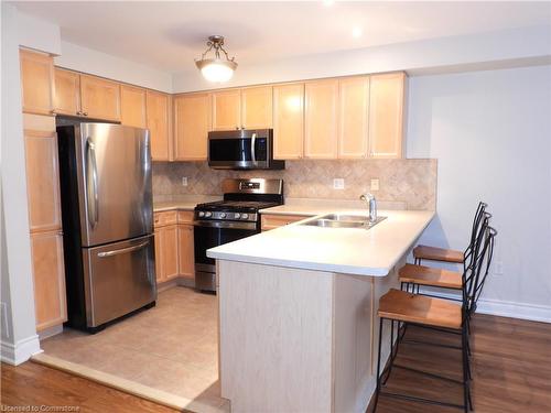 123-710 Spring Gardens Road, Burlington, ON - Indoor Photo Showing Kitchen