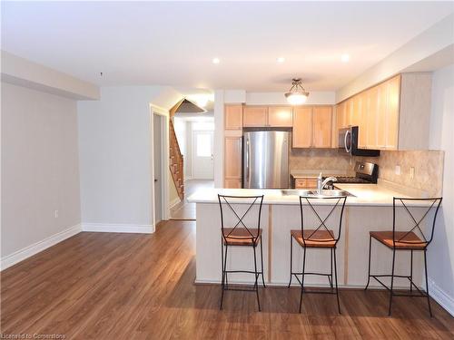 123-710 Spring Gardens Road, Burlington, ON - Indoor Photo Showing Kitchen