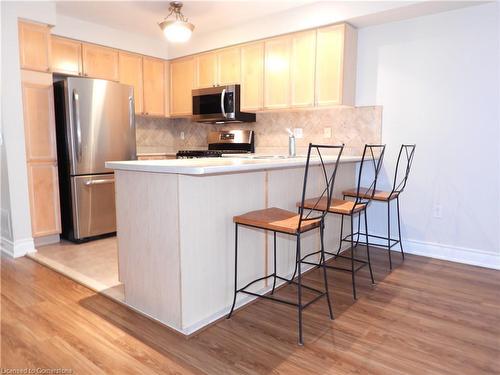 123-710 Spring Gardens Road, Burlington, ON - Indoor Photo Showing Kitchen