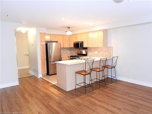 123-710 Spring Gardens Road, Burlington, ON - Indoor Photo Showing Kitchen