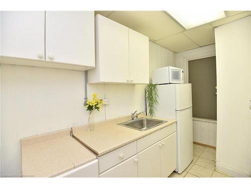 275 Main Street W, Hamilton, ON - Indoor Photo Showing Kitchen