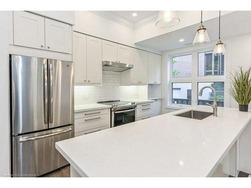 B-139 Macnab Street S, Hamilton, ON - Indoor Photo Showing Kitchen With Upgraded Kitchen