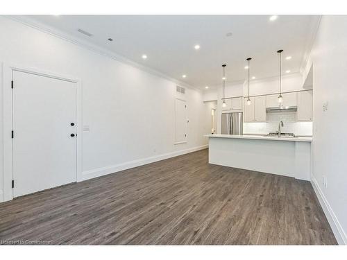 B-139 Macnab Street S, Hamilton, ON - Indoor Photo Showing Kitchen With Upgraded Kitchen