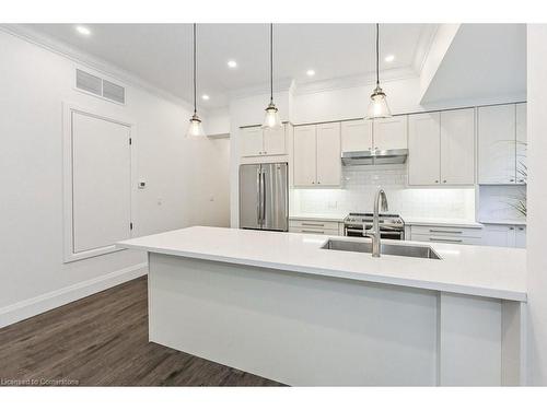 B-139 Macnab Street S, Hamilton, ON - Indoor Photo Showing Kitchen With Upgraded Kitchen