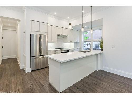 B-139 Macnab Street S, Hamilton, ON - Indoor Photo Showing Kitchen With Upgraded Kitchen