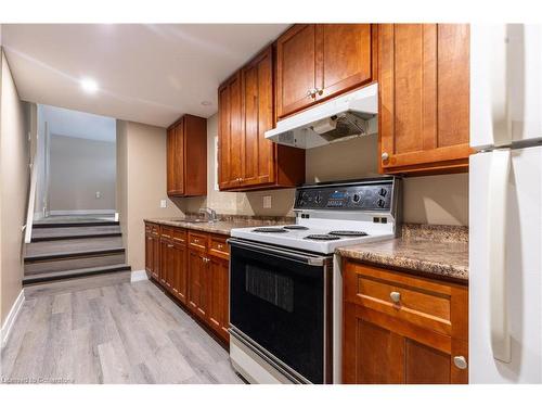 Lower-598 Mapledale Avenue, London, ON - Indoor Photo Showing Kitchen