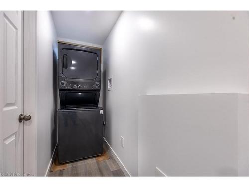 Lower-598 Mapledale Avenue, London, ON - Indoor Photo Showing Laundry Room